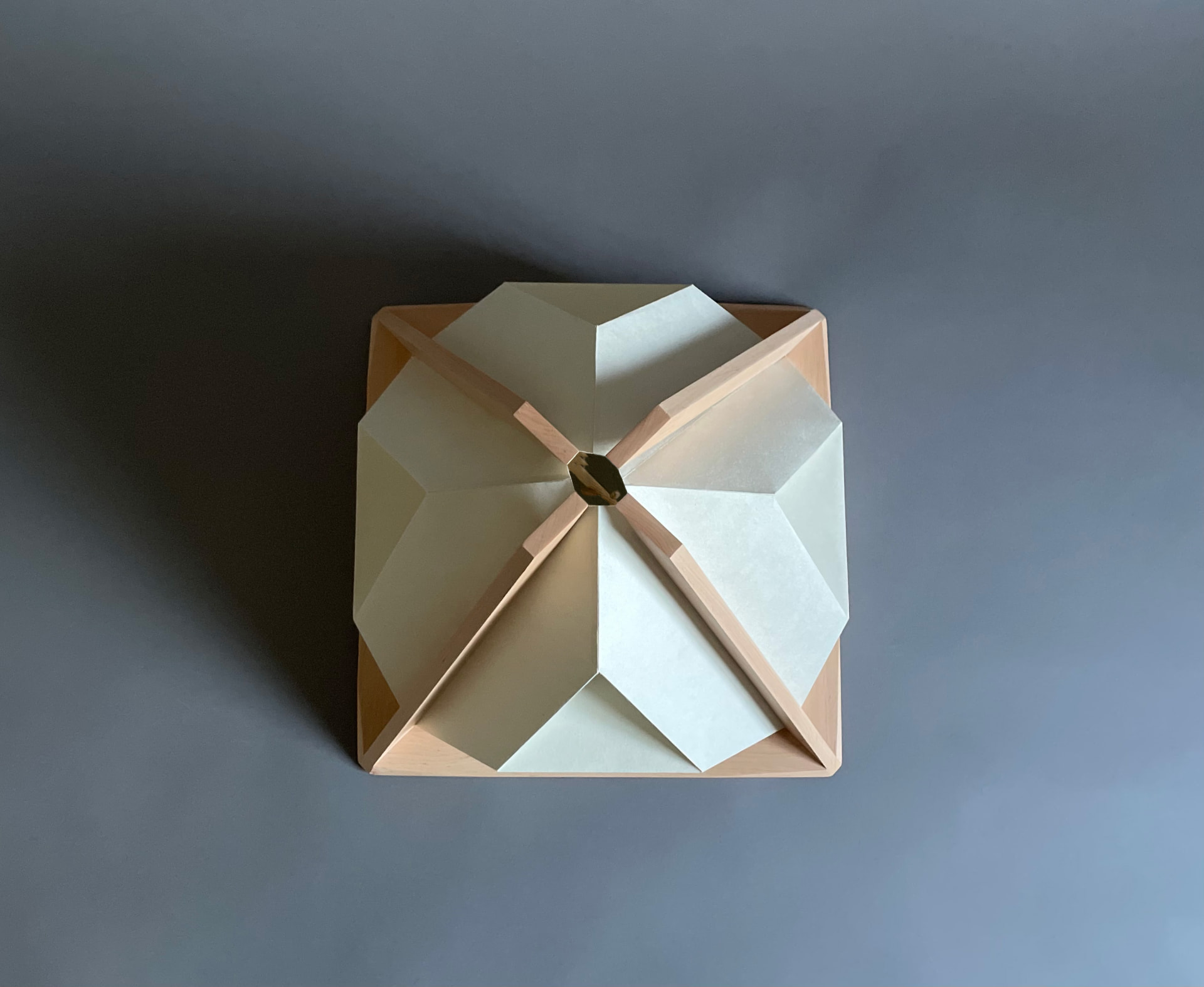 Top view of the speaker showing four planes meeting at a brass node